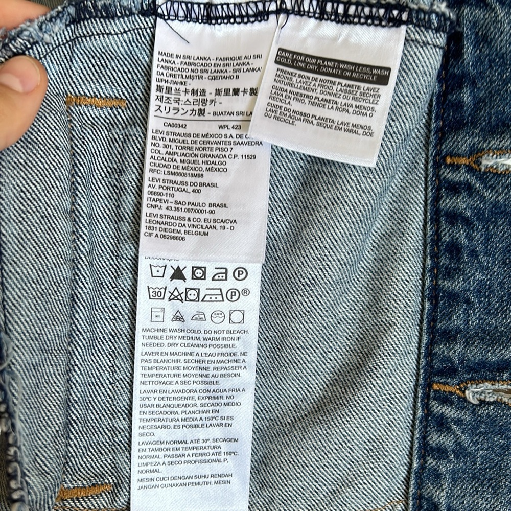 Cropped Levi’s Jacket - image 5